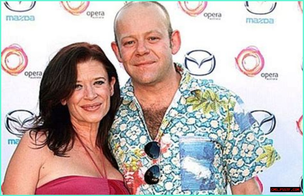 Who is Ricky Groves Dating Now?